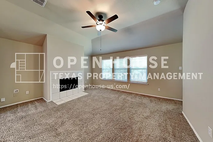 4 bed, 2.0 bath, 1957 sqft, $2,180 — Photo 4