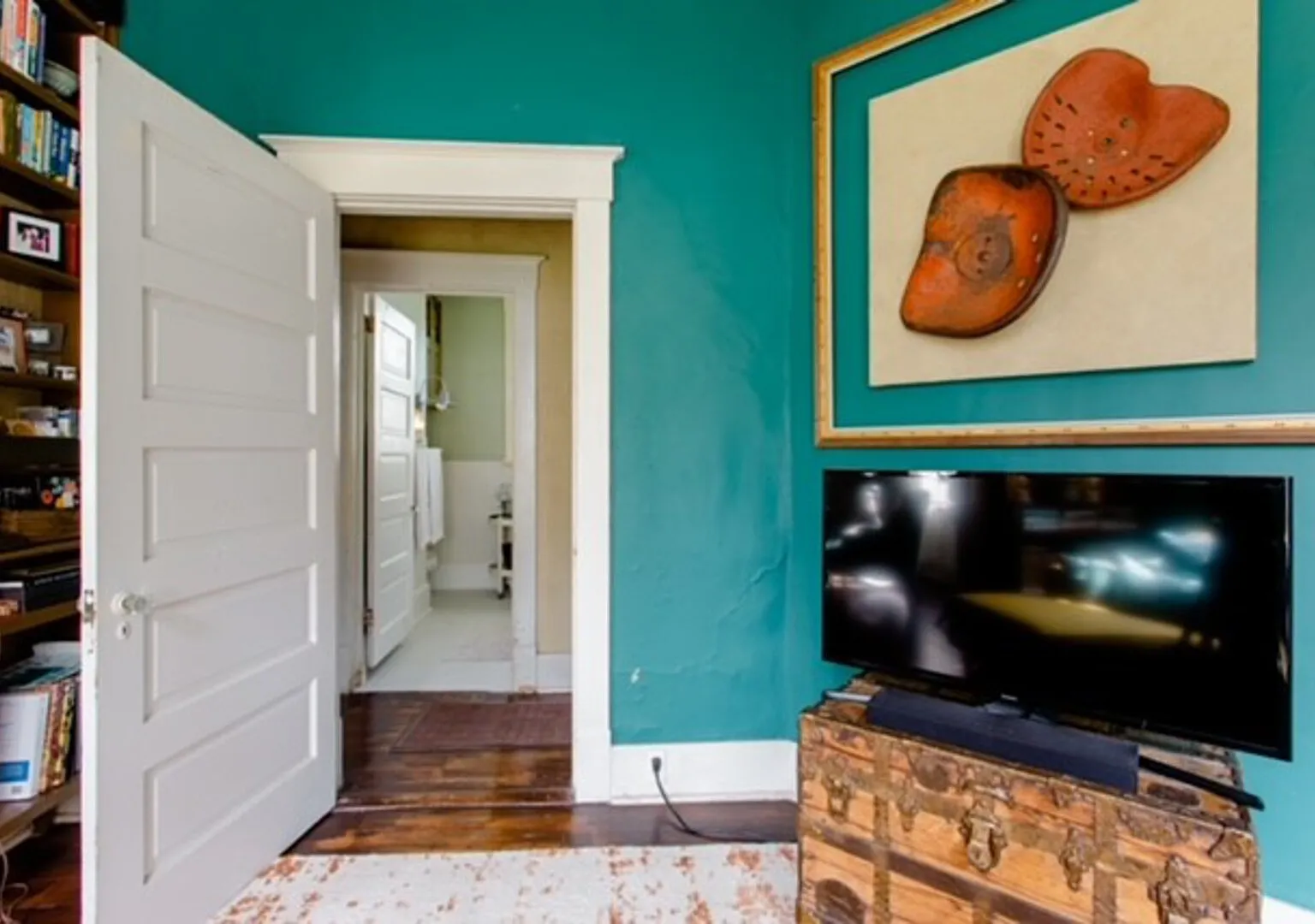 Quaint 1940's Bungalow under the Live Oaks — Photo 2