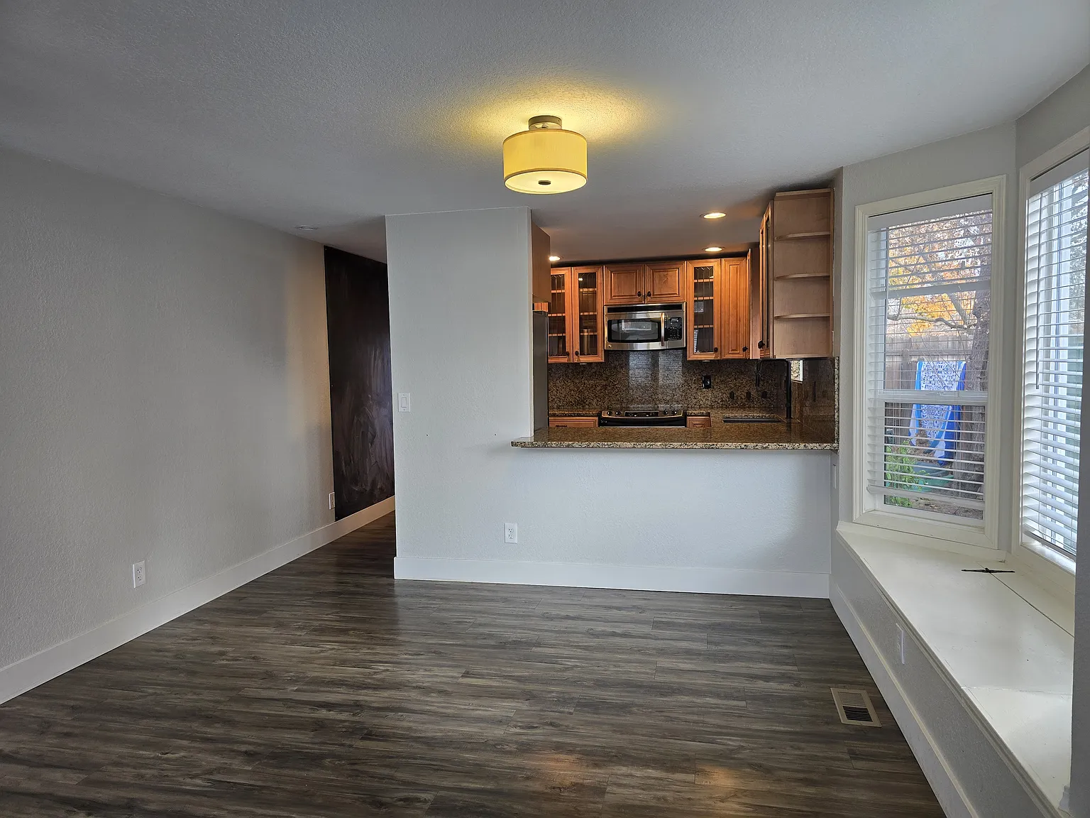 2 bed, 1293 sqft, $2,300 — Photo 3