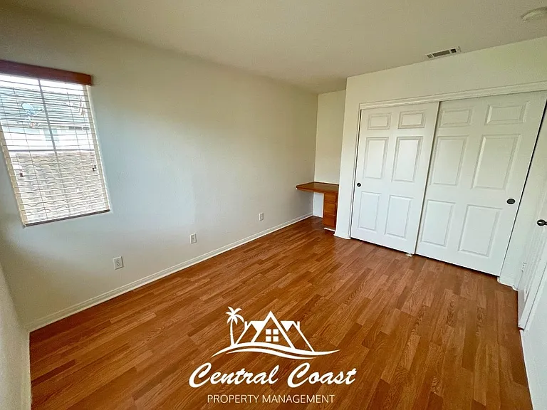 Cordoban Ln — Photo 10