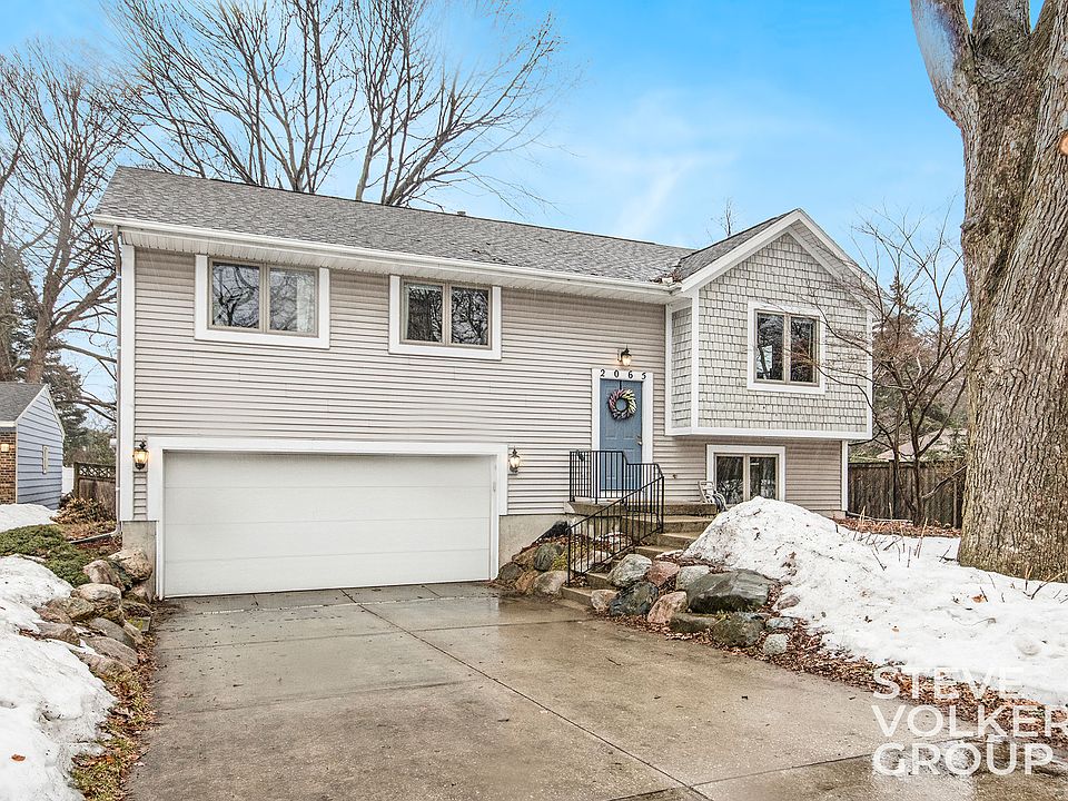 1st image of 2065 Chelsea Dr NE