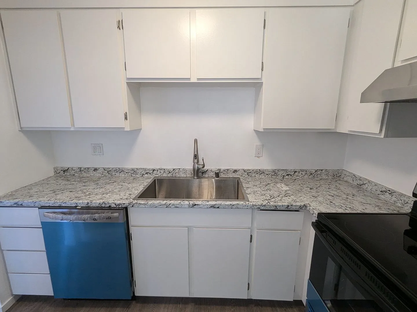 1595 Herbert St — Photo 4
