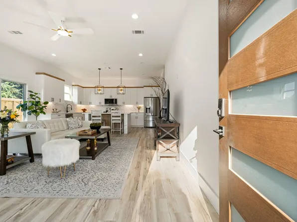 1306 Grove St, Houston, TX 77020