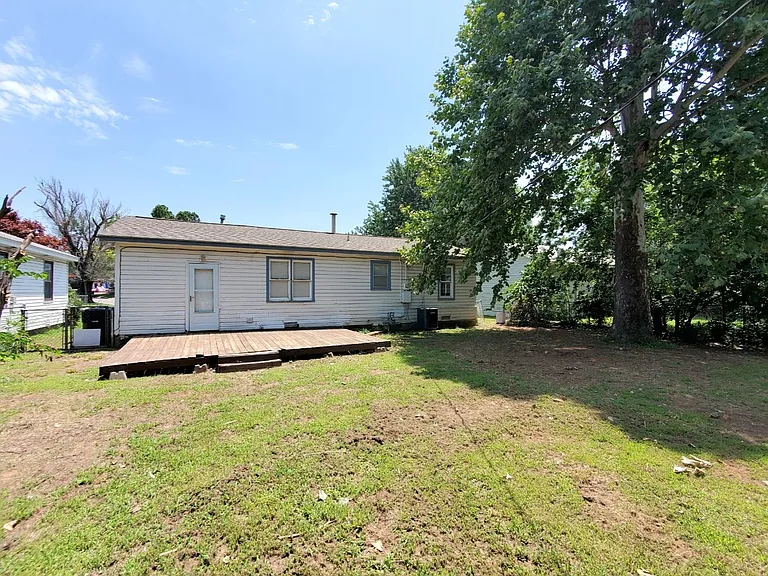 2601 S Glenn Ave — Photo 18