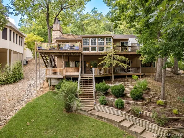 351 Sweetwater Dr, Lake Ozark, MO 65049