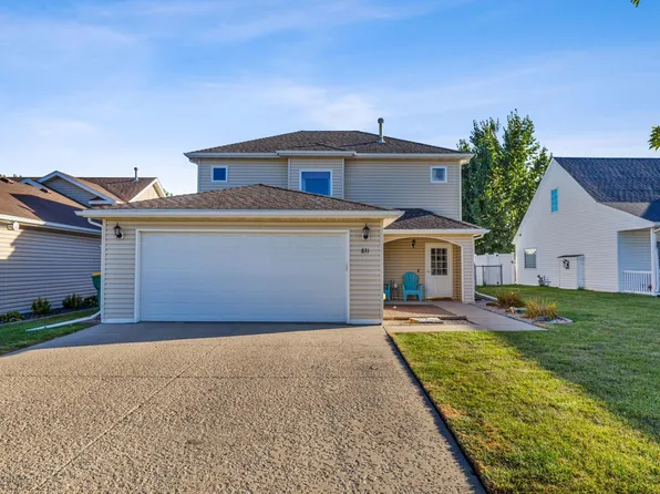 831 Homestead Ct, West Fargo, ND 58078