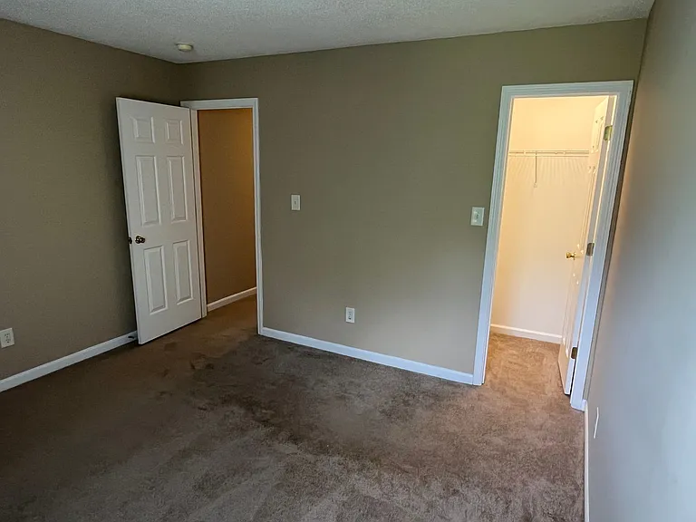 10410 Pickerel Ln — Photo 17