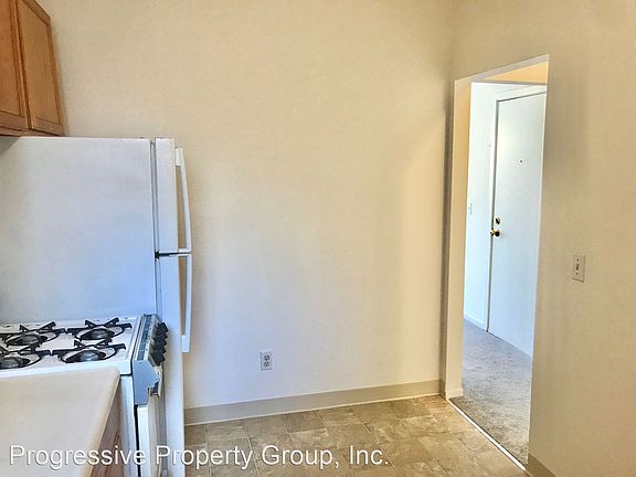 5th image of 582 Grove St #1
