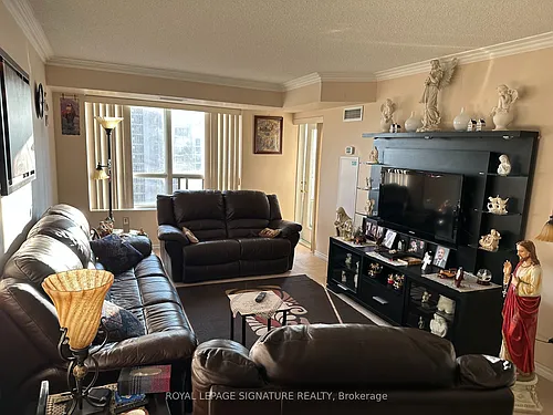 25 Kingsbridge Garden Cir Photo 1 25 Kingsbridge Garden Cir Photo 1