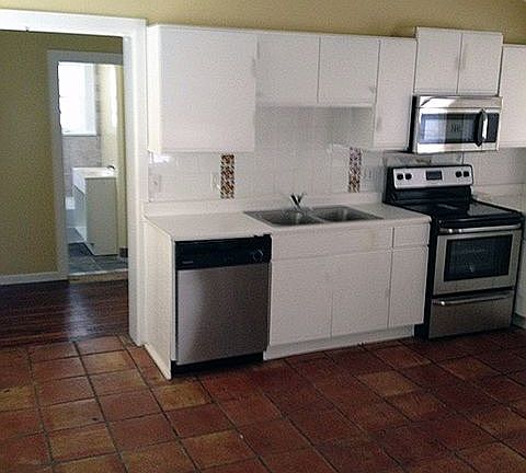 4th image of 815 N D St