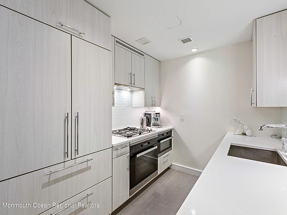 3rd image of 15 Morris Ave #202