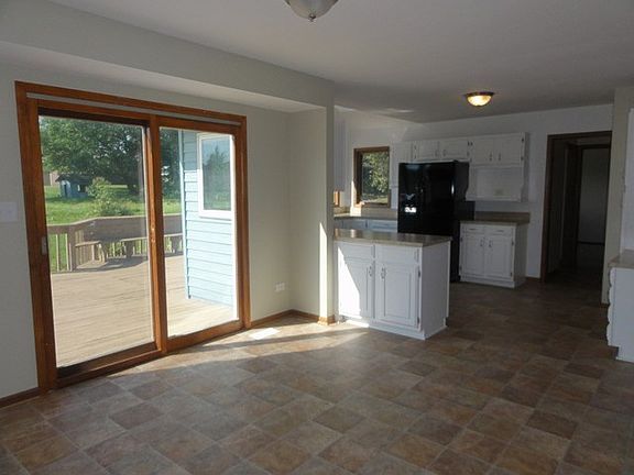 3rd image of 15947 W 143rd St