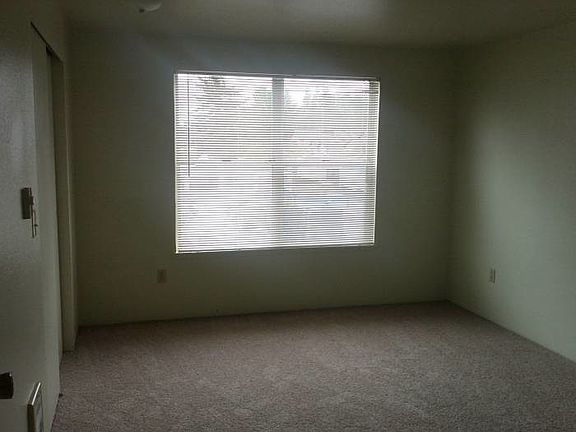 4th image of 10612 16th Avenue Ct S APT 4