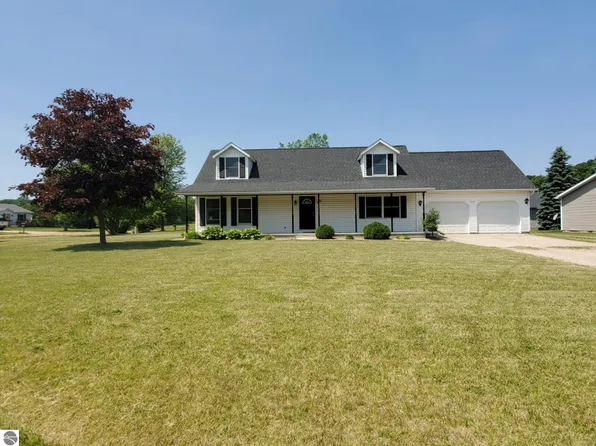 2903 S Meadowlark Dr, Mount Pleasant, MI 48858