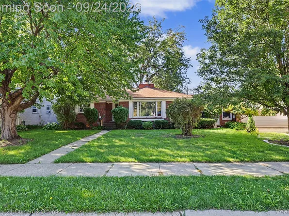 22300 Lanse St, Saint Clair Shores, MI 48081