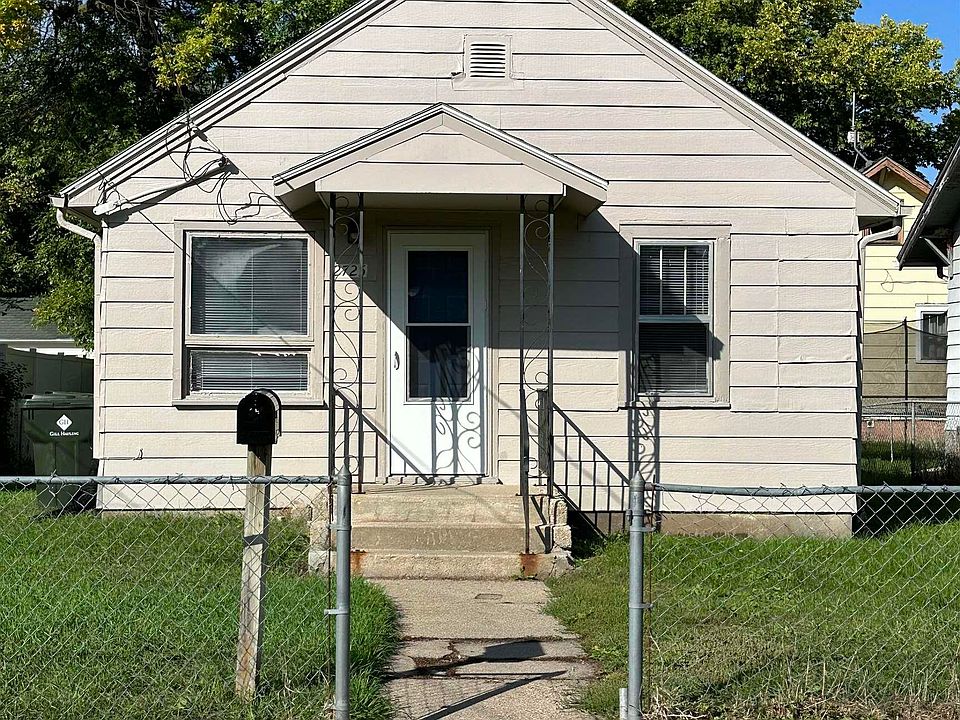 1st image of 2725 Ross St