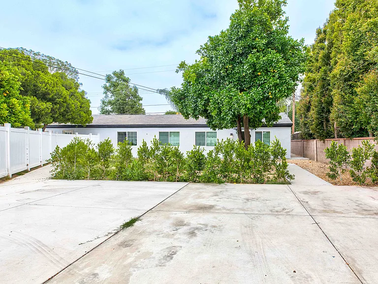 8805 Paso Robles Ave — Photo 27