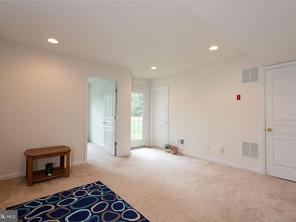 4th image of 144 Hudson Dr