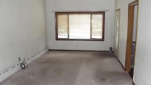 4th image of 5029 Northcote Ave