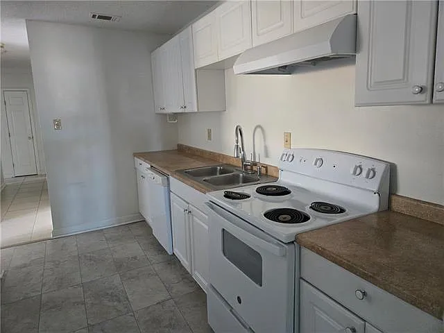 2 bed, 1.0 bath, 1071 sqft, $1,275 — Photo 2