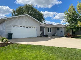 4041 Mark Dr, Waterloo, IA 50701