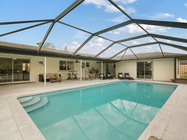185 SE Crosspoint Drive, Port St Lucie, FL 34983