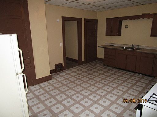 2nd image of 803 Poplar St