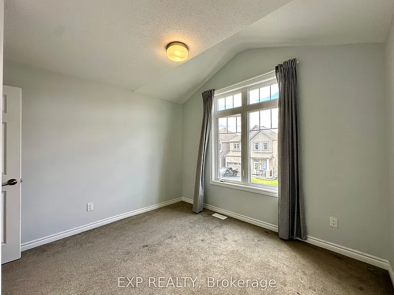 823 Regulus Rdg — Photo 17