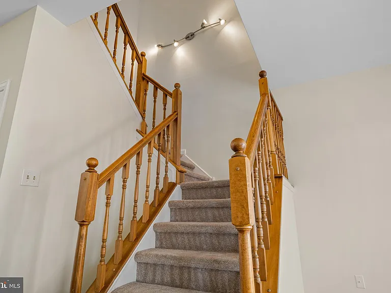 817 Thoreau Ln — Photo 16