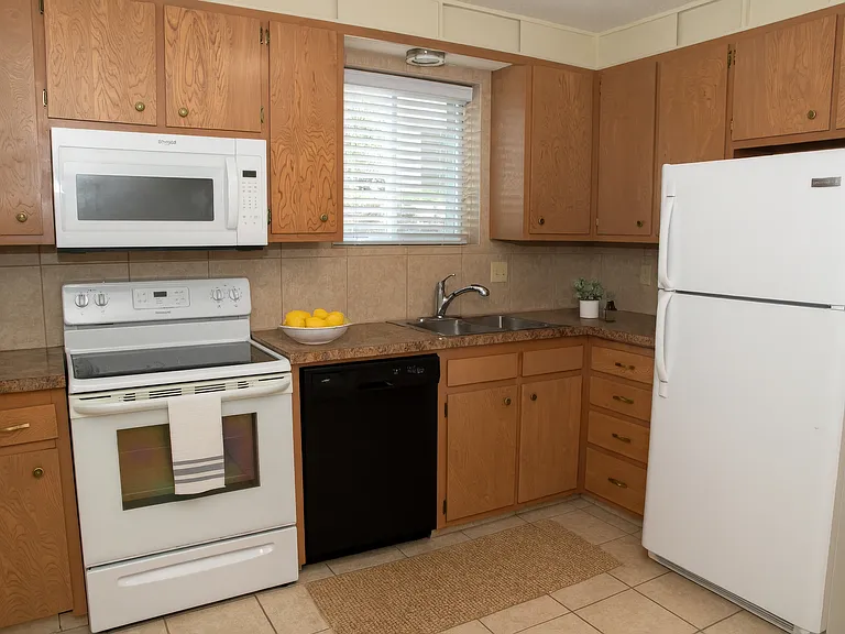 4919 Davenport St #3 — Photo 16