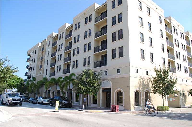 1st image of 511 Lucerne Ave APT 301