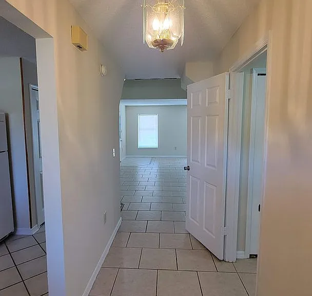611 W Oak Terrace Dr — Photo 4