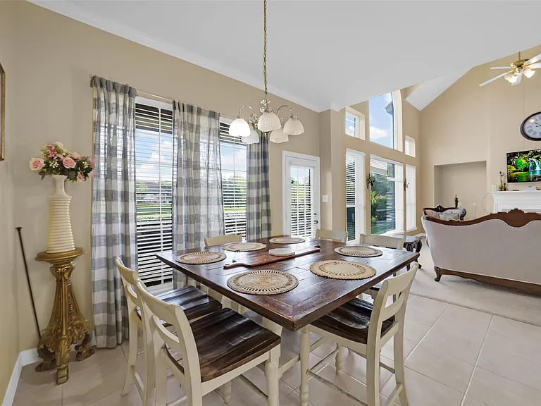 1522 Meadowstar Dr — Photo 14