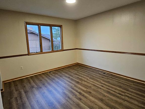 4th image of 468 Topaz Ln