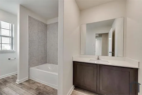 3070 Chillingham Dr — Photo 8