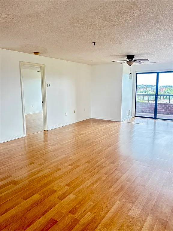 2 bed, 2.0 bath, 1229 sqft, $3,300 — Photo 3