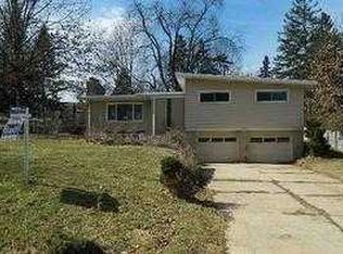 2204 Cumberland Rd, Lansing, MI 48906