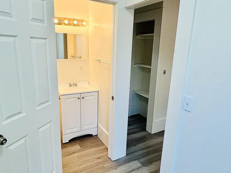31 Russell St #3R — Photo 10