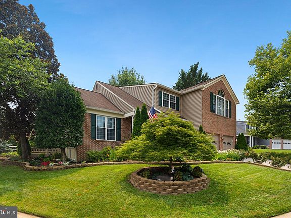 3rd image of 6021 Woodlake Ln