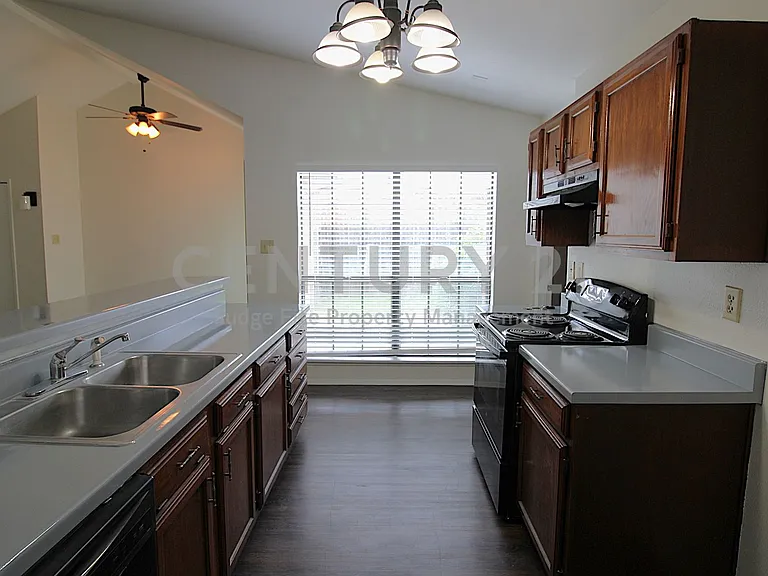 407 Pogue St — Photo 4