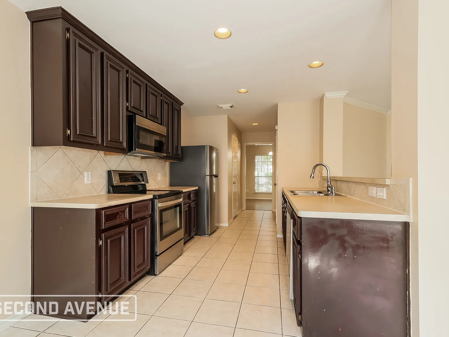 5 bed, 2.5 bath, 2432 sqft, $3,159 — Photo 2