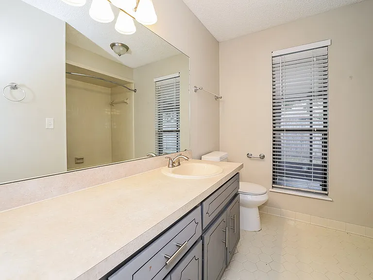 3167 Laurel Grv S — Photo 14