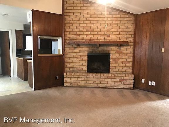 3rd image of 1110 Merry Oaks Dr