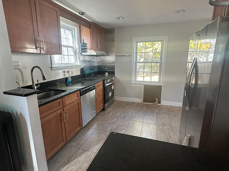 28 Hovey St — Photo 4