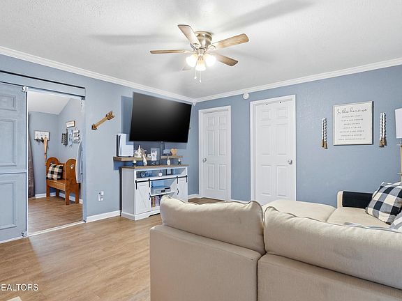 3rd image of 606 Kingston St