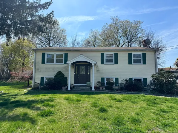 62 Collingsdale Drive, Milford, CT 06461