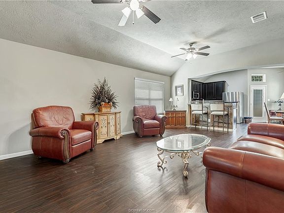 3rd image of 1748 Twin Pond Cir