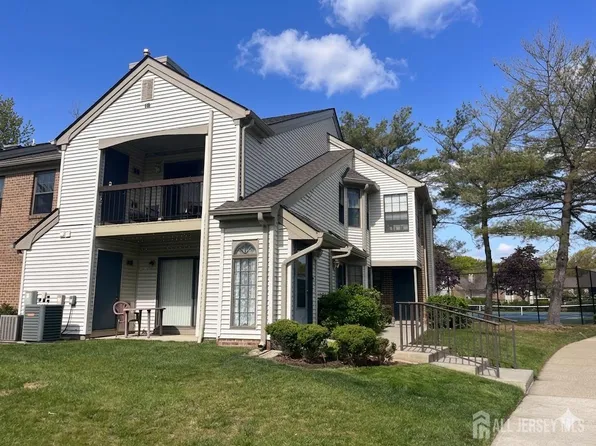 1807 Bayhead Dr, Parlin, NJ 08859