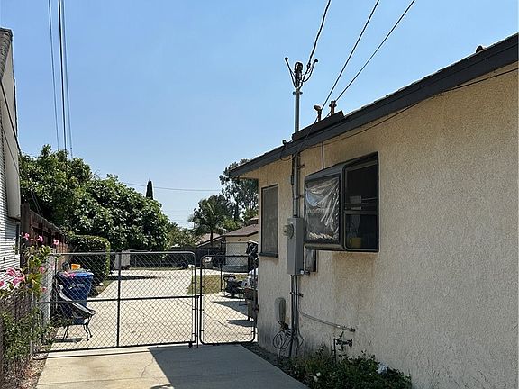 3rd image of 9416 Broadway