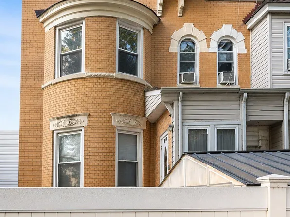 8786 115th Street, Richmond Hill, NY 11418